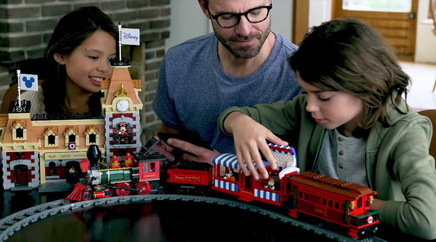 Lego Disney Tren y Estación Disney 71044