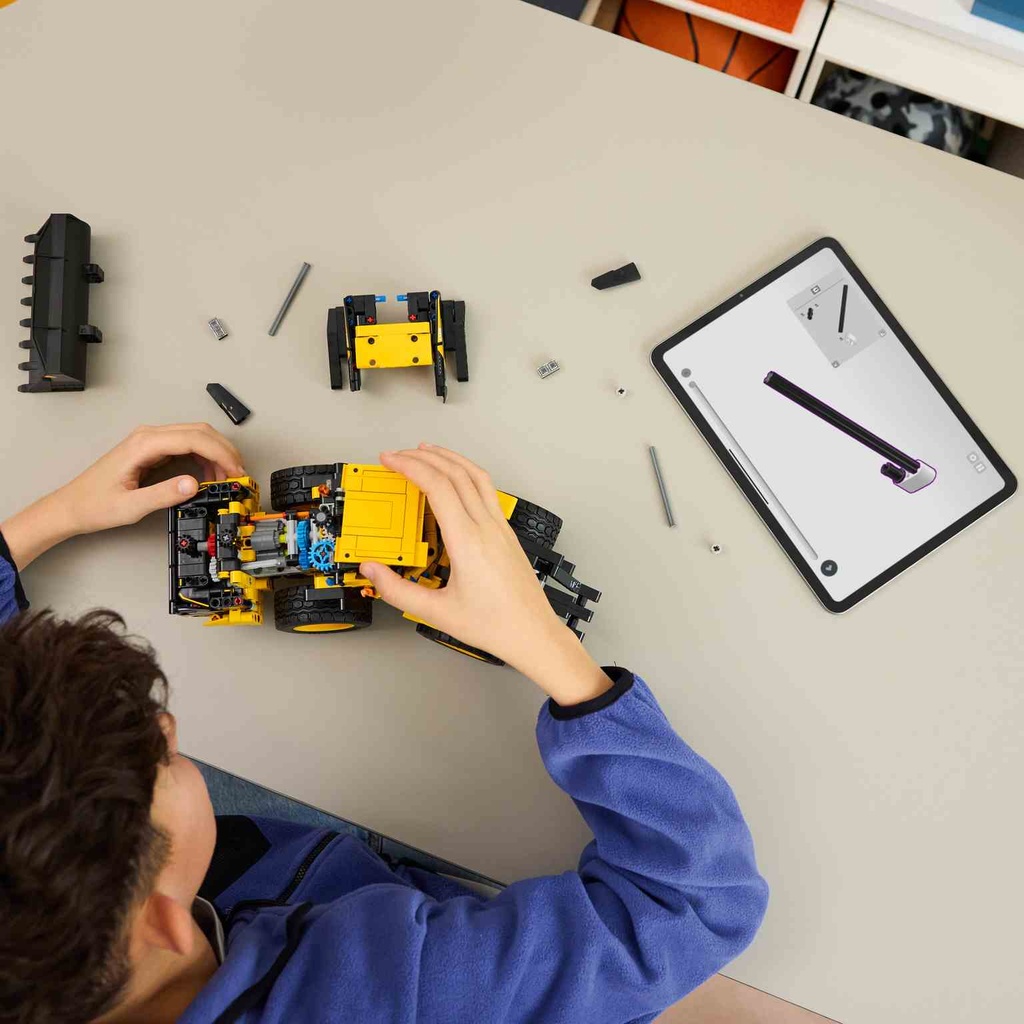 LEGO Technic | Cargadora con Ruedas Volvo L120 Electric  - 42209