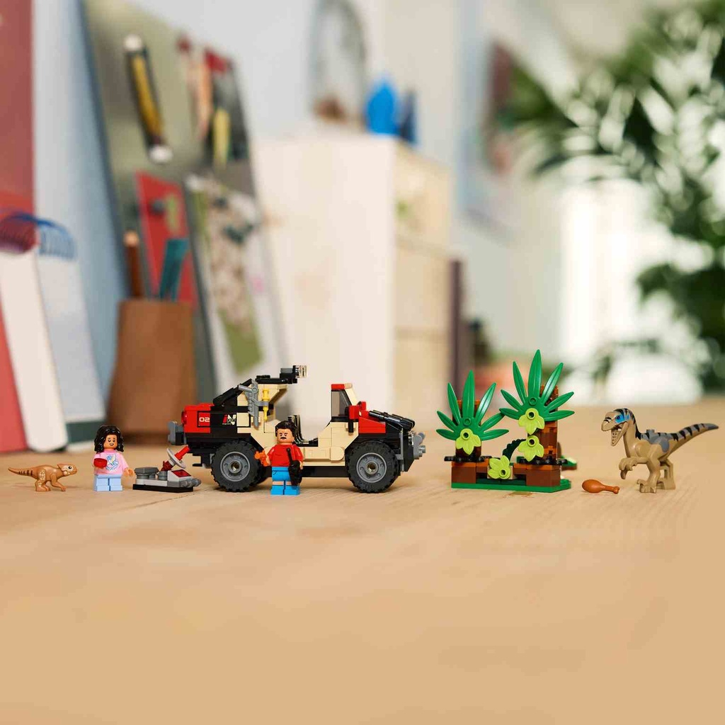 LEGO Jurassic World | Huida en Todoterreno y Raptor al Acecho- 76972