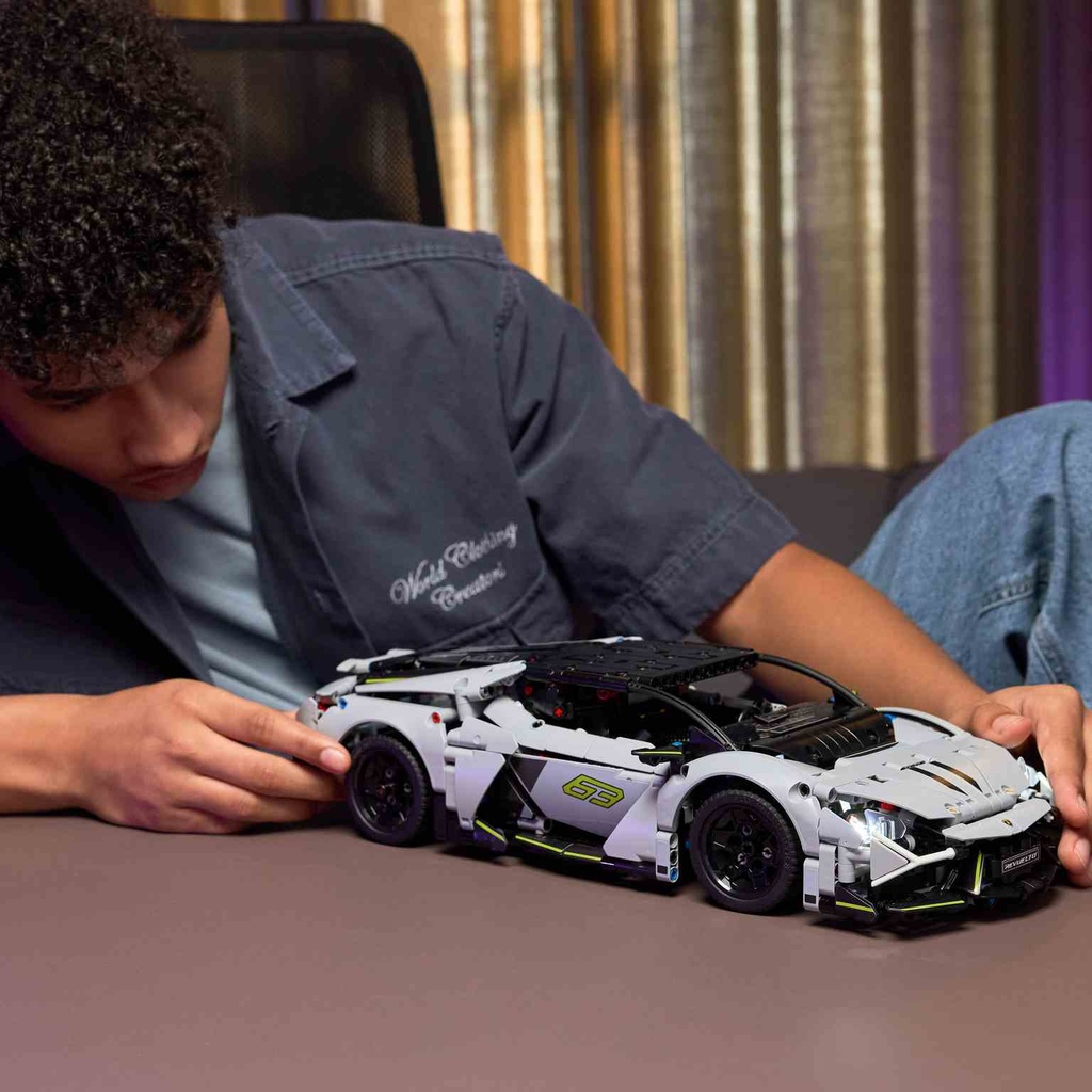LEGO Technic | Superdeportivo Lamborghini Revuelto  - 42214