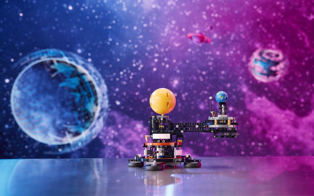 LEGO Technic | Planeta Tierra y Luna en Órbita - 42179