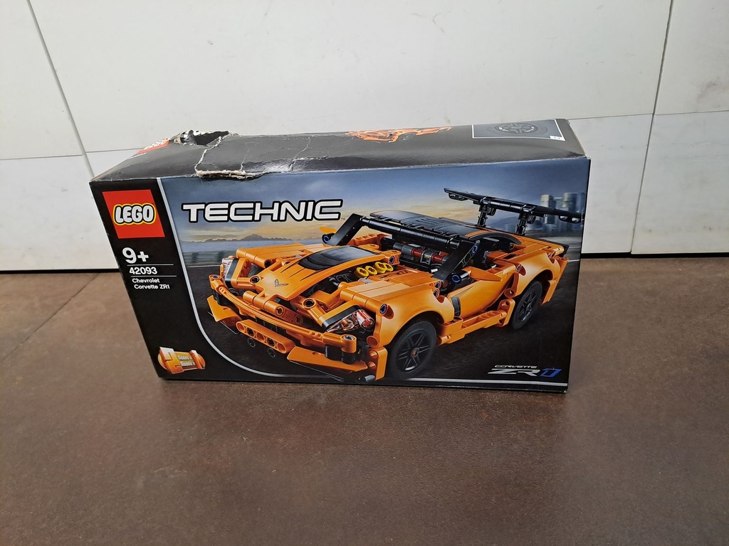 LEGO Technic | Chevrolet Corvette NR1 Caja Dañada - 42093