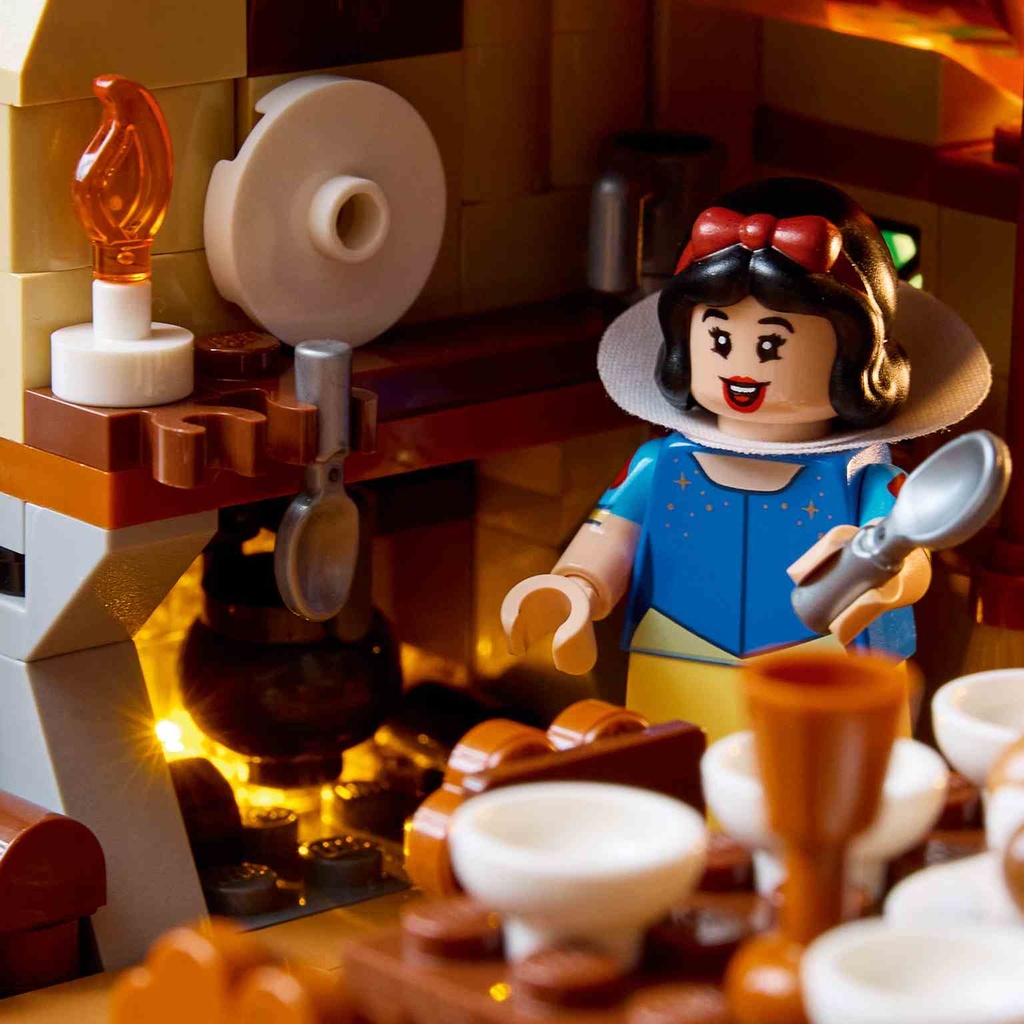 LEGO Disney | Cabaña de Blancanieves y los Siete Enanitos - 43242