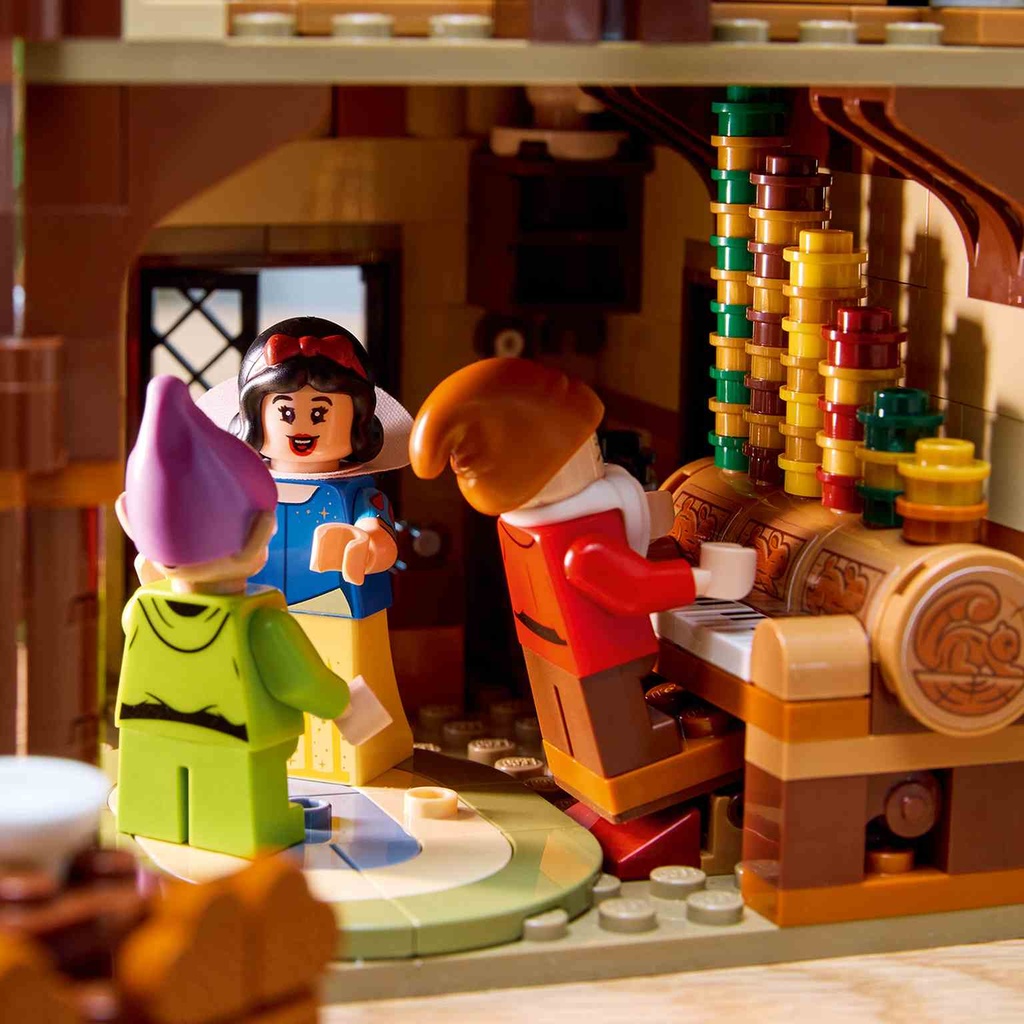 LEGO Disney | Cabaña de Blancanieves y los Siete Enanitos - 43242