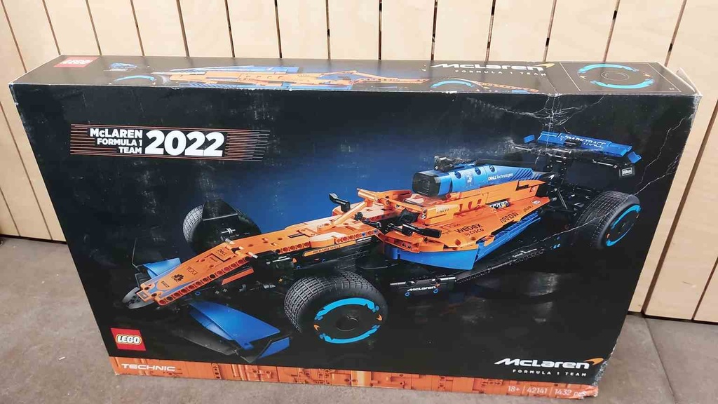 LEGO Technic Coche de Carreras McLaren Formula 1™  CAJA DAÑADA 42142-CD