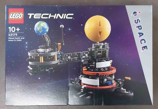 [42179-CD] LEGO Technic | Planeta Tierra y Luna en Órbita CAJA DAÑADA - 42179-CD